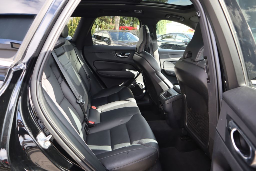 Volvo XC60 D5 AWD Geartronic|PANO|HUD|NAVI|LEDER|BLIS| foto 15