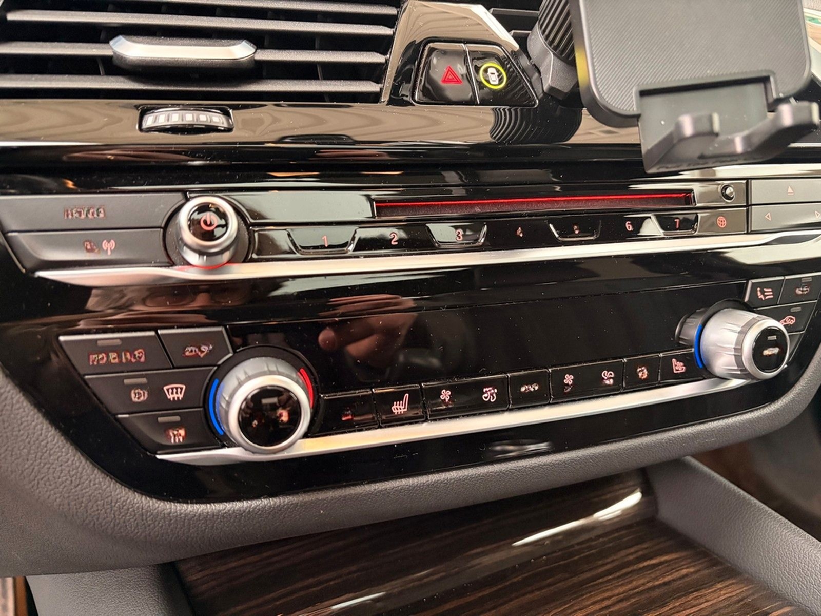 BMW 530d xDrive Touring Vollausst. Pano HUD StandHZ foto 8