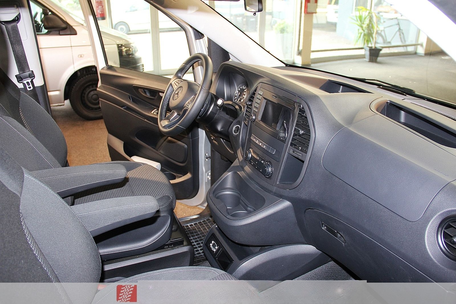 Mercedes-Benz Vito Tourer 116 lang 4Sitz AHK Büro-Wohnmobil foto 19