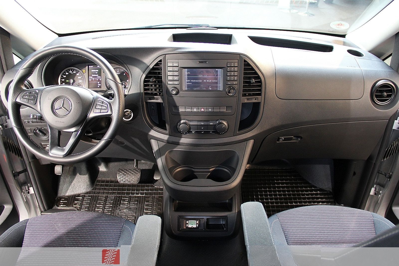 Mercedes-Benz Vito Tourer 116 lang 4Sitz AHK Büro-Wohnmobil foto 3
