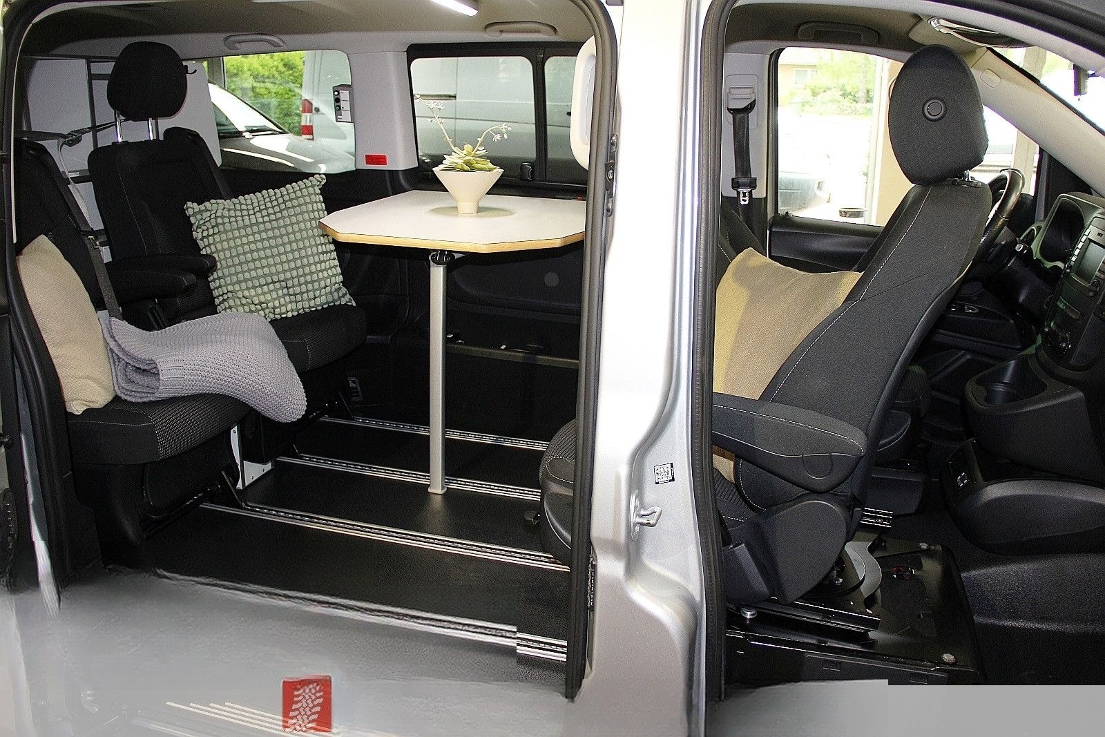 Mercedes-Benz Vito Tourer 116 lang 4Sitz AHK Büro-Wohnmobil foto 10