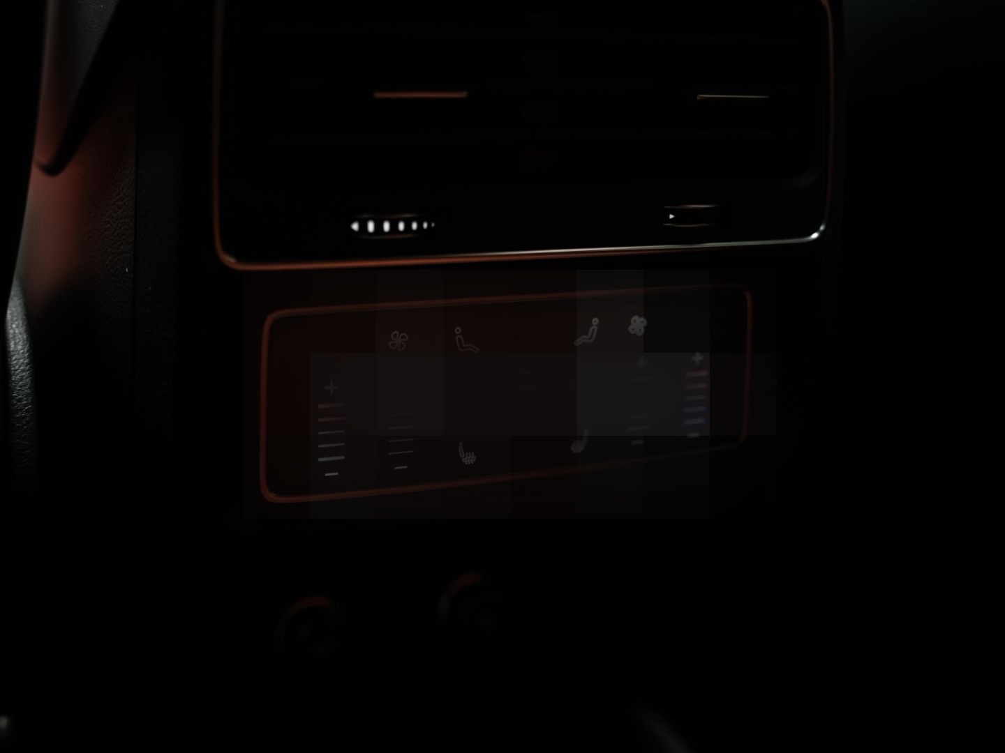 Audi SQ8 QU COMPETITION PLUS IN&OUT CARBON MATRIX HEA foto 24