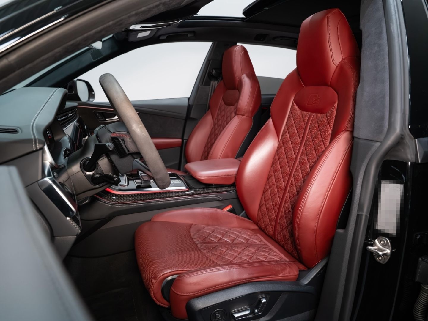 Audi SQ8 QU COMPETITION PLUS IN&OUT CARBON MATRIX HEA foto 8