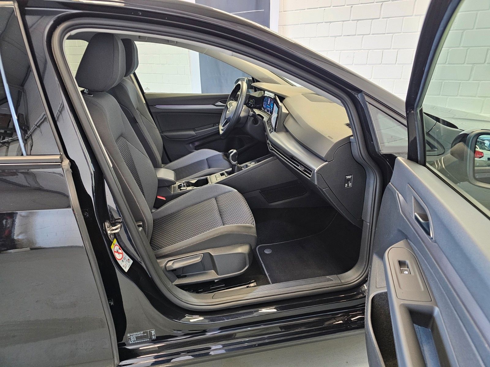 Volkswagen Golf VIII Lim. 2.0 TDI Active + ACC/RFK/VC/VZE foto 11