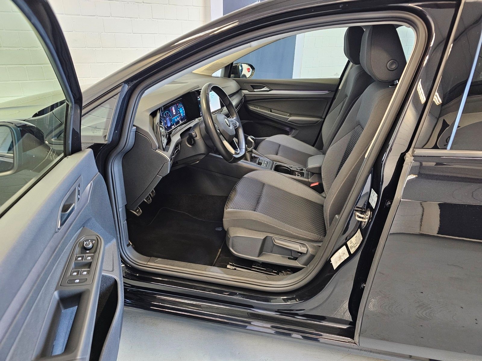 Volkswagen Golf VIII Lim. 2.0 TDI Active + ACC/RFK/VC/VZE foto 9