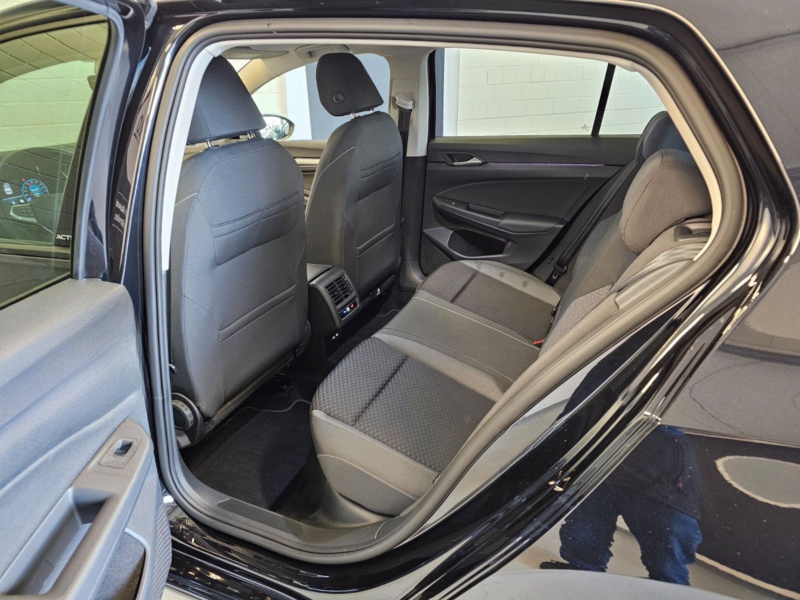 Volkswagen Golf VIII Lim. 2.0 TDI Active + ACC/RFK/VC/VZE foto 10