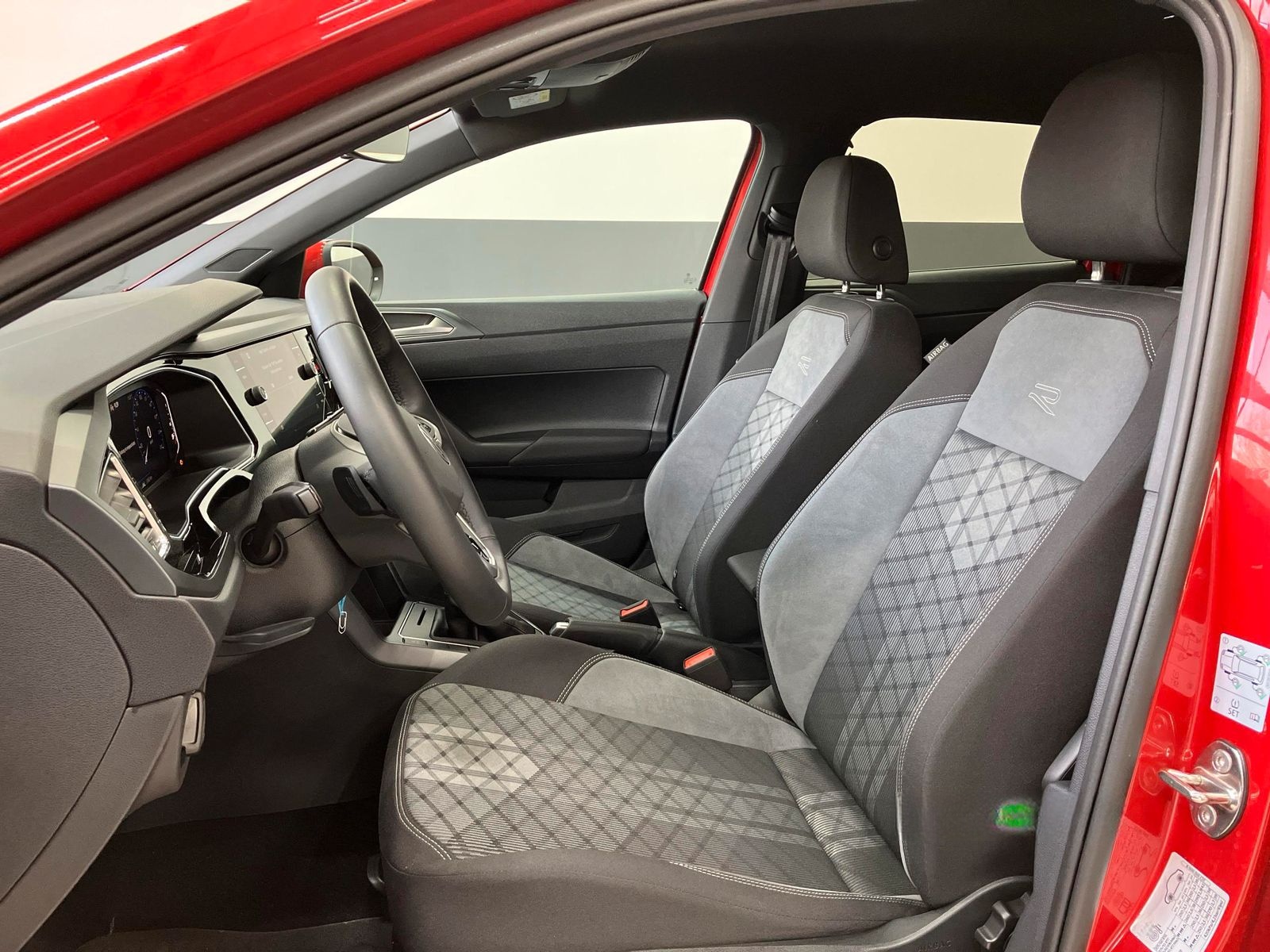 Volkswagen Taigo R-Line 1.5 TSI DSG AHK Matrix RFK Navi ACC foto 6