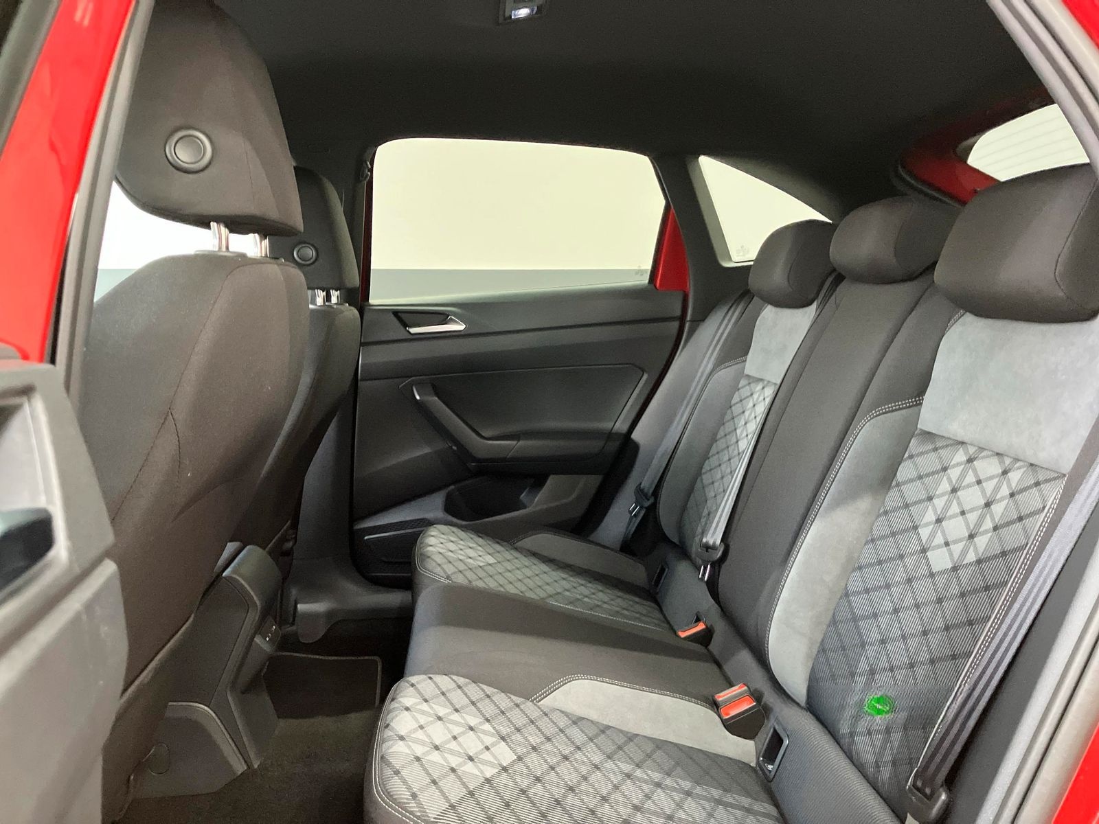 Volkswagen Taigo R-Line 1.5 TSI DSG AHK Matrix RFK Navi ACC foto 7