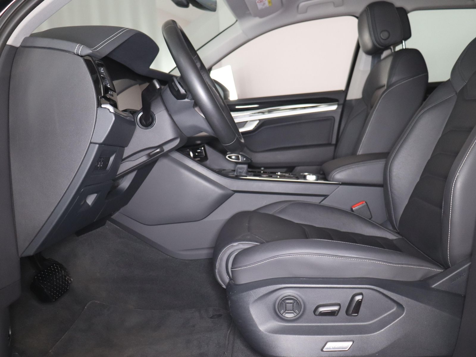 Volkswagen Touareg 3.0TDI 493,-ohne Anzahlung Navi AHK App- foto 4