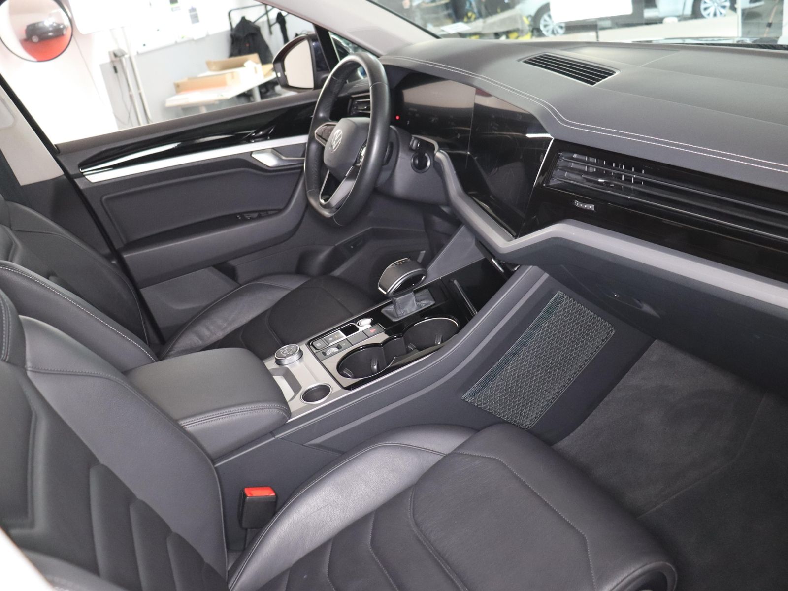 Volkswagen Touareg 3.0TDI 493,-ohne Anzahlung Navi AHK App- foto 9