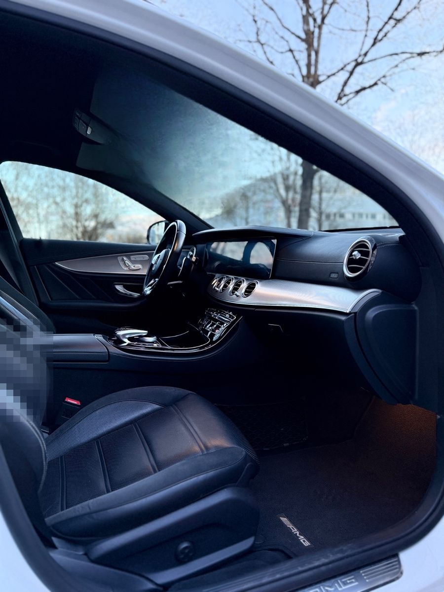 Mercedes-Benz E 53 AMG E  4Matic+ Hybrid foto 18