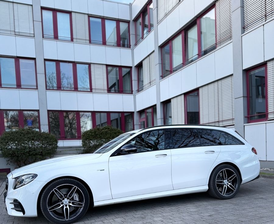 Mercedes-Benz E 53 AMG E  4Matic+ Hybrid foto 4
