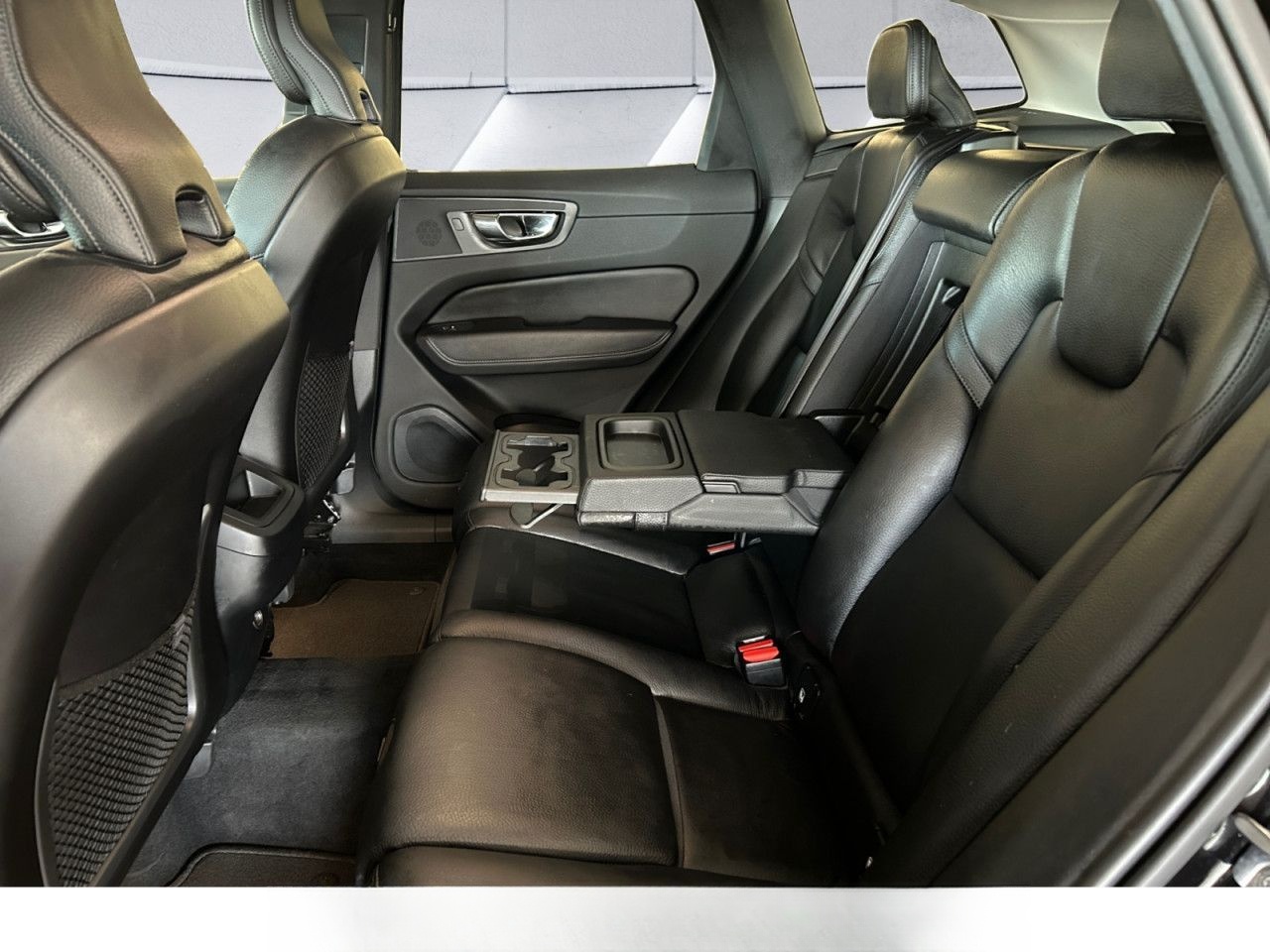 Volvo XC60 D4 AWD Momentum 360° ACC BLIS H/K Allrad foto 8