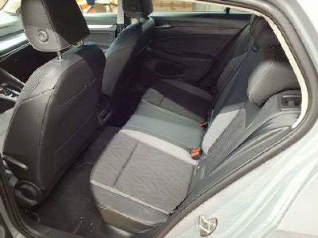 Volkswagen Golf 8 GOAL 1.5 eTSI DSG LED+ IDA KAM AHK TRAVEL foto 4