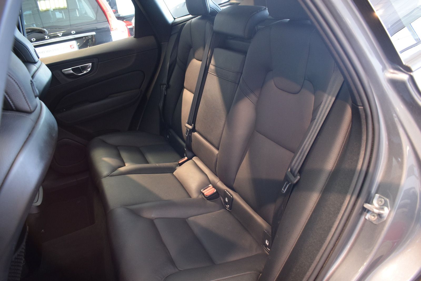 Volvo XC60 T5 AWD/NAVI/LEDER/TOTW./AHK/KAMERA/CARPLAY foto 15