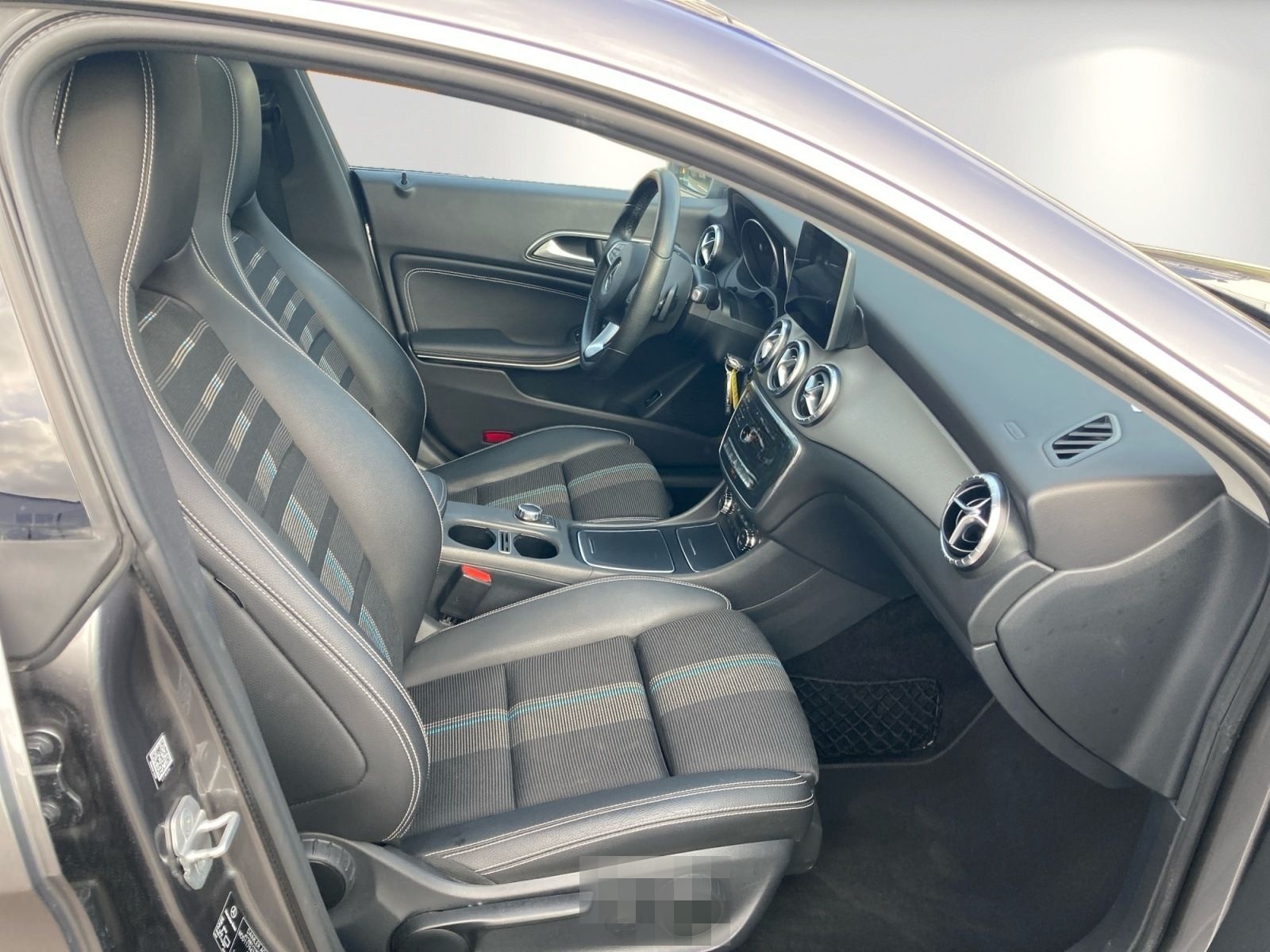 Mercedes-Benz CLA 220 Shooting Brake Urban 4Matic foto 15