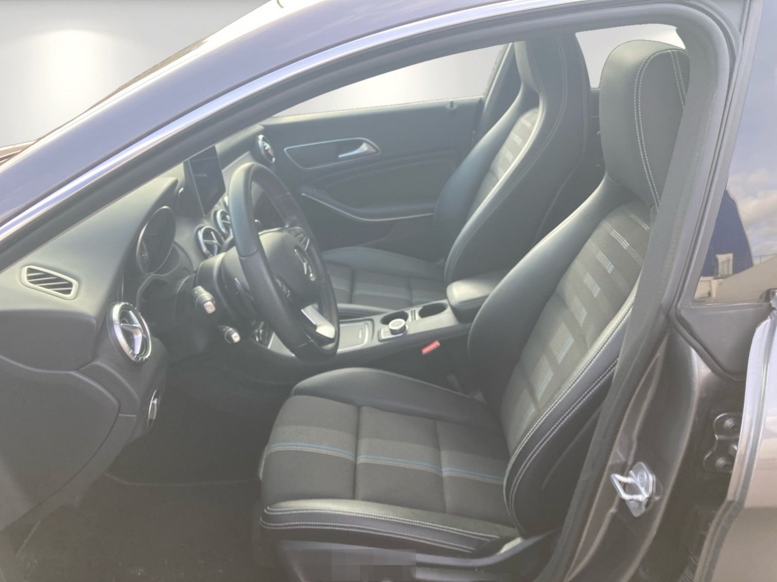 Mercedes-Benz CLA 220 Shooting Brake Urban 4Matic foto 8