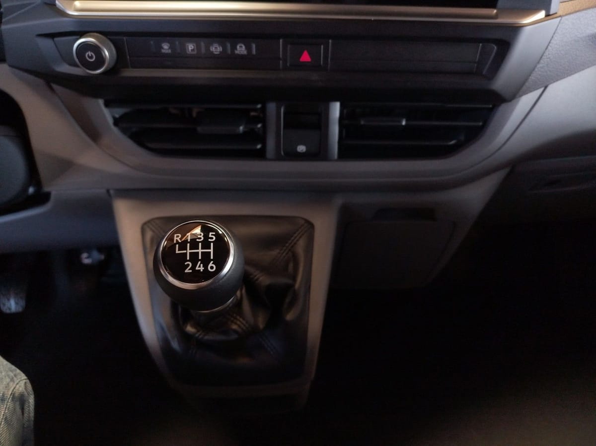 Volkswagen T7 Transporter Kasten 2,0 l 110 kW TDI 6-Gang Ra foto 13