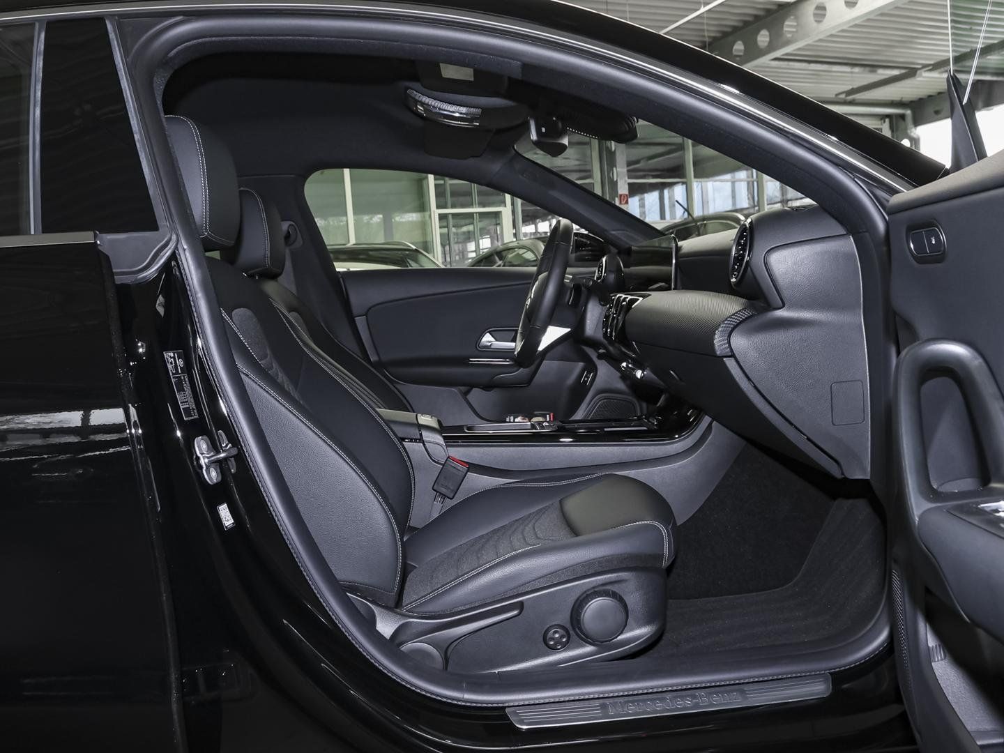Mercedes-Benz CLA 200 Rückfahrkamera Sitzheizung Ambiente LED foto 6