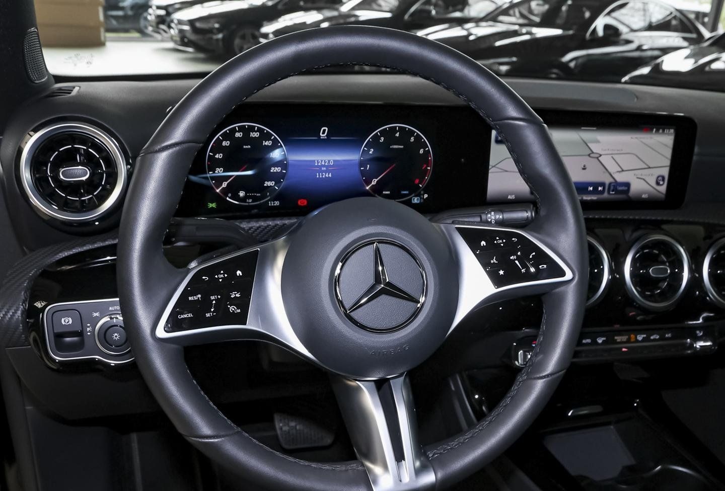 Mercedes-Benz CLA 200 Rückfahrkamera Sitzheizung Ambiente LED foto 9
