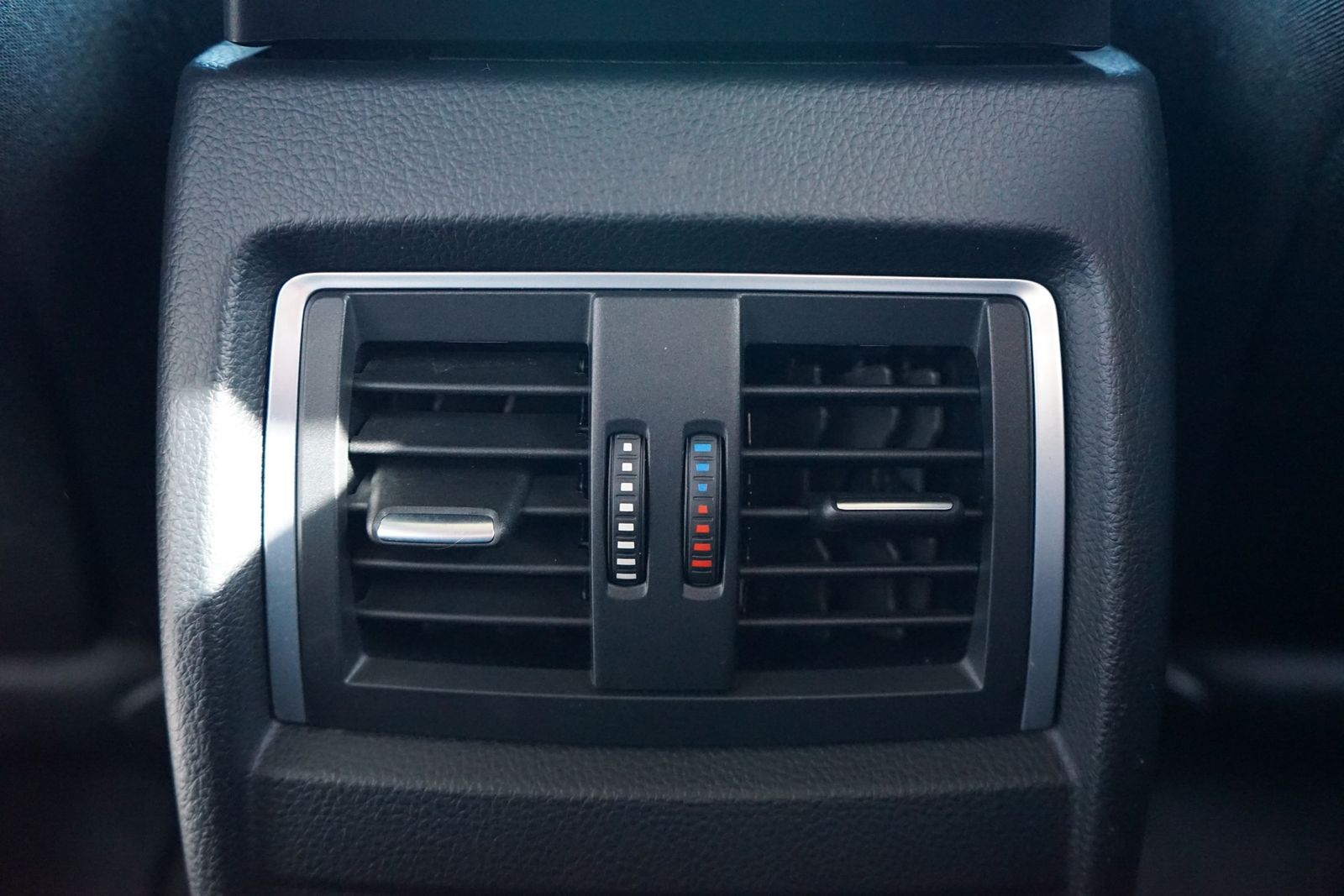 BMW 318i Advantage LED Navi AHK Sitzheizung Tempomat foto 14