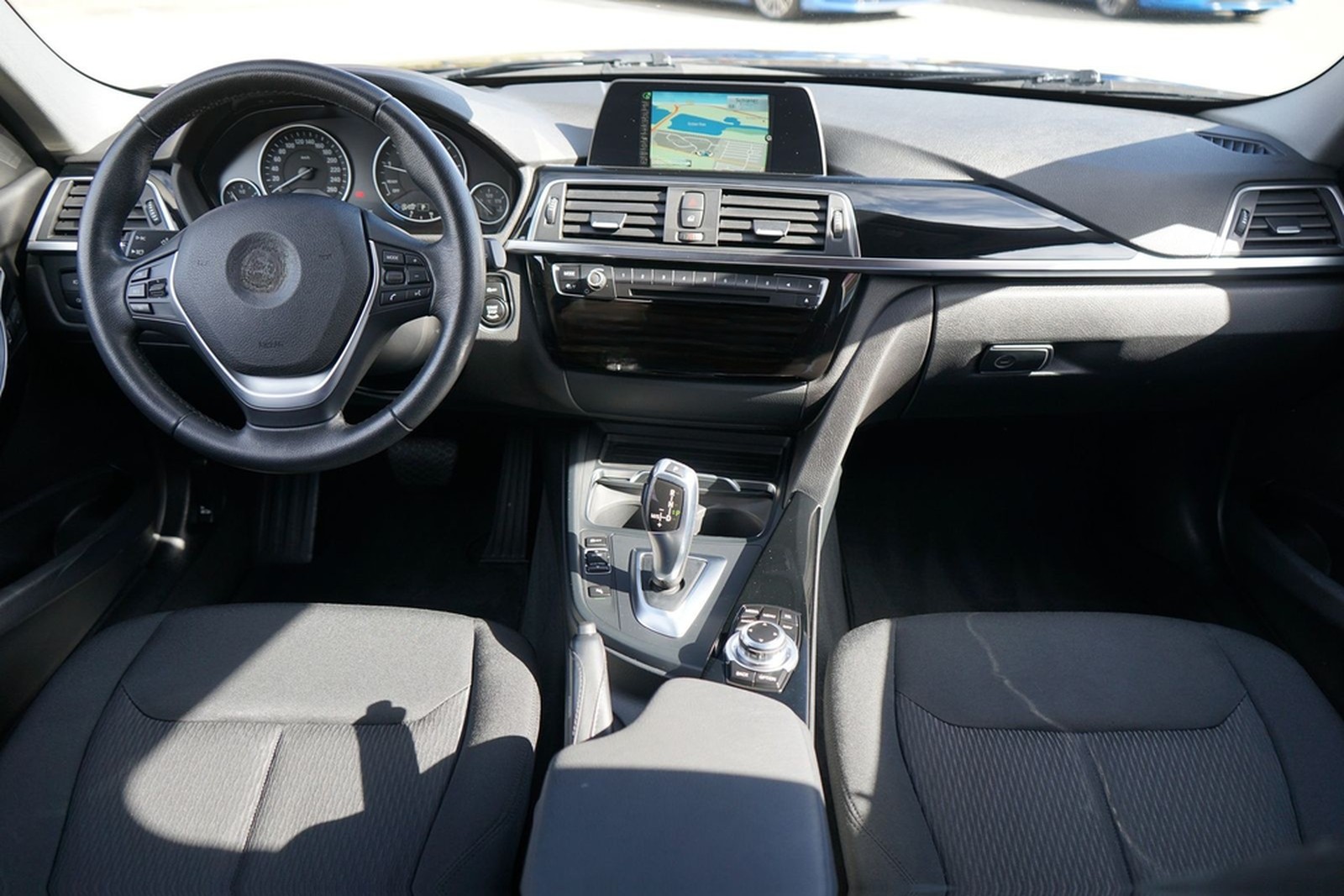 BMW 318i Advantage LED Navi AHK Sitzheizung Tempomat foto 15