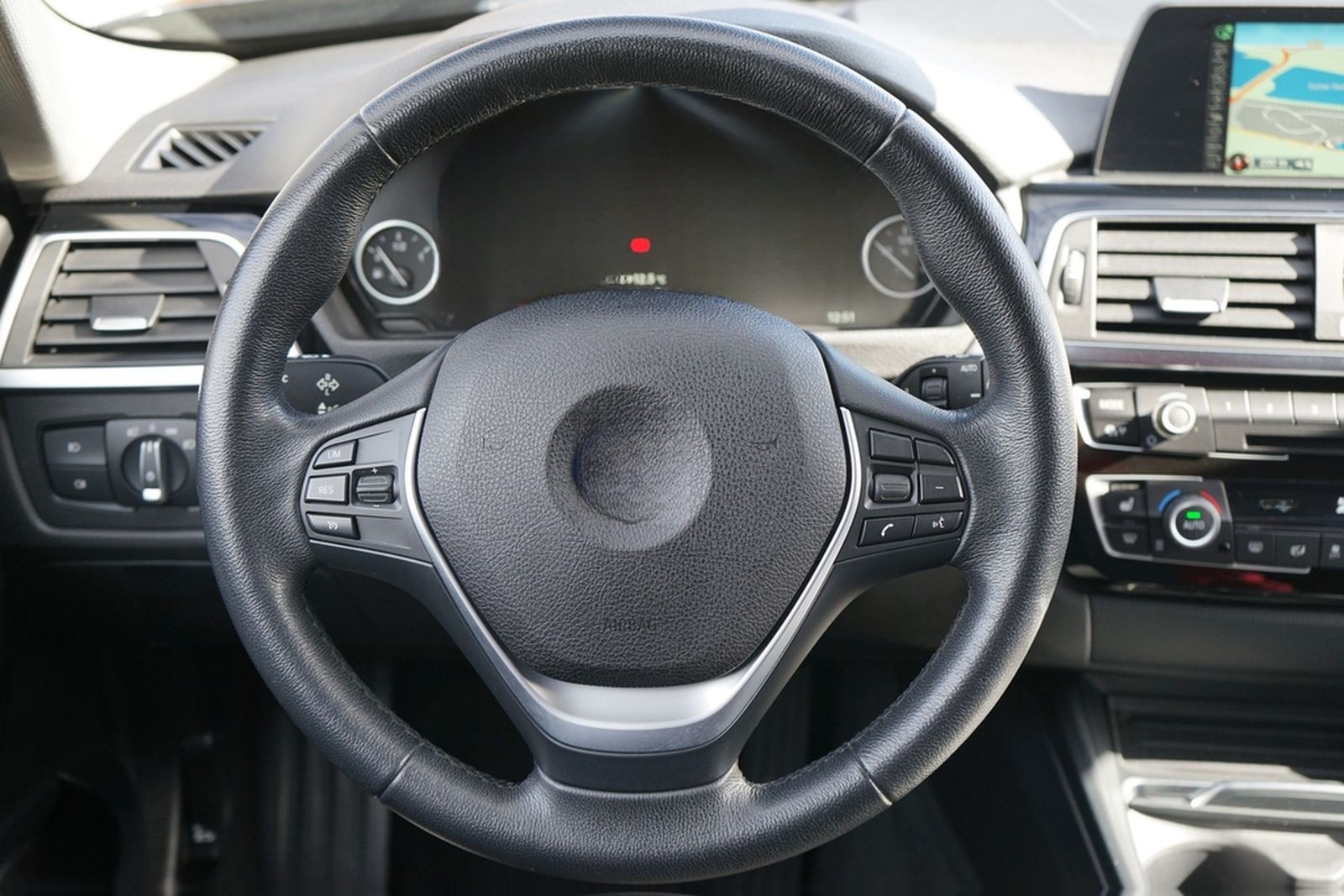 BMW 318i Advantage LED Navi AHK Sitzheizung Tempomat foto 23