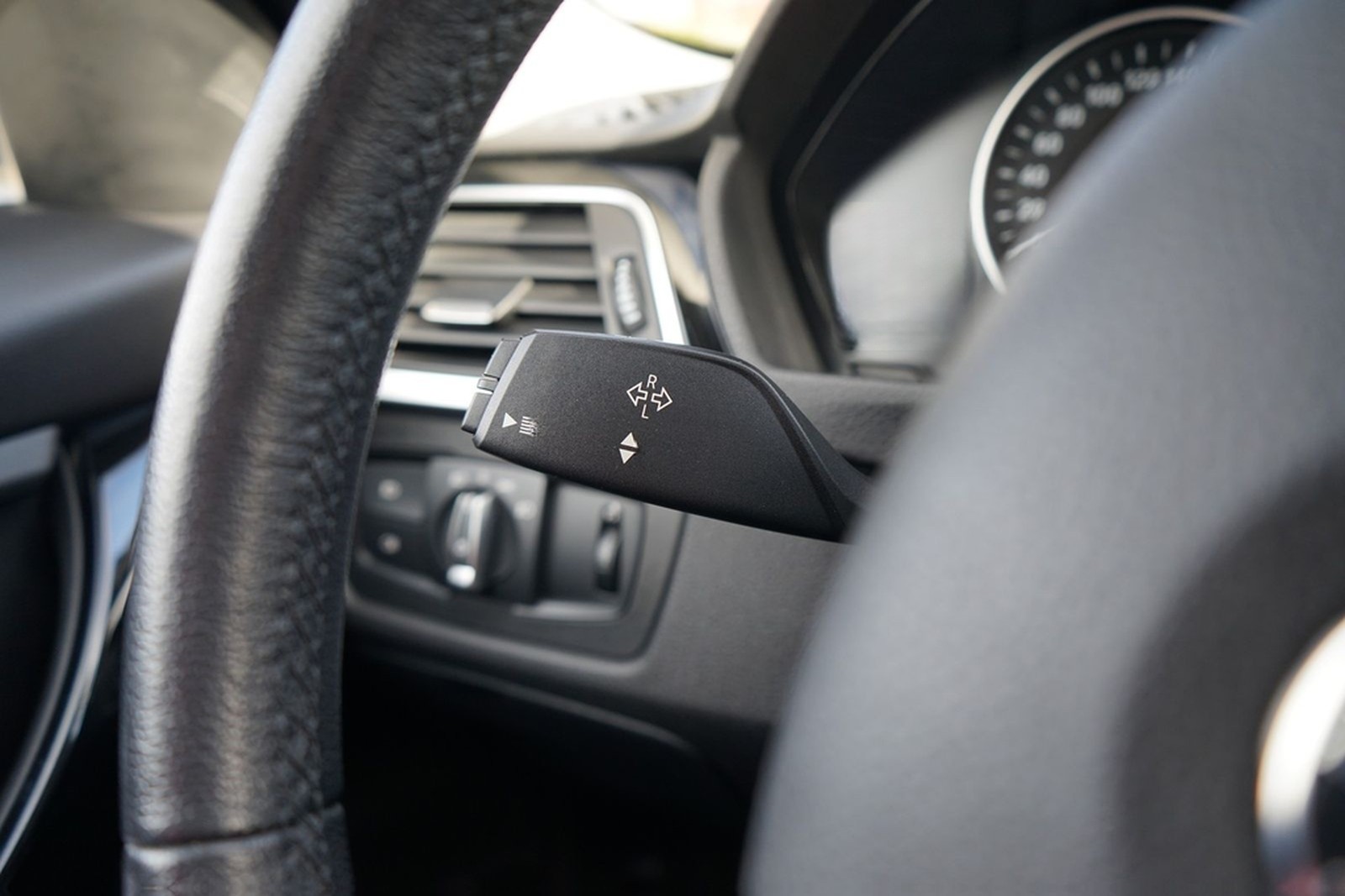 BMW 318i Advantage LED Navi AHK Sitzheizung Tempomat foto 27