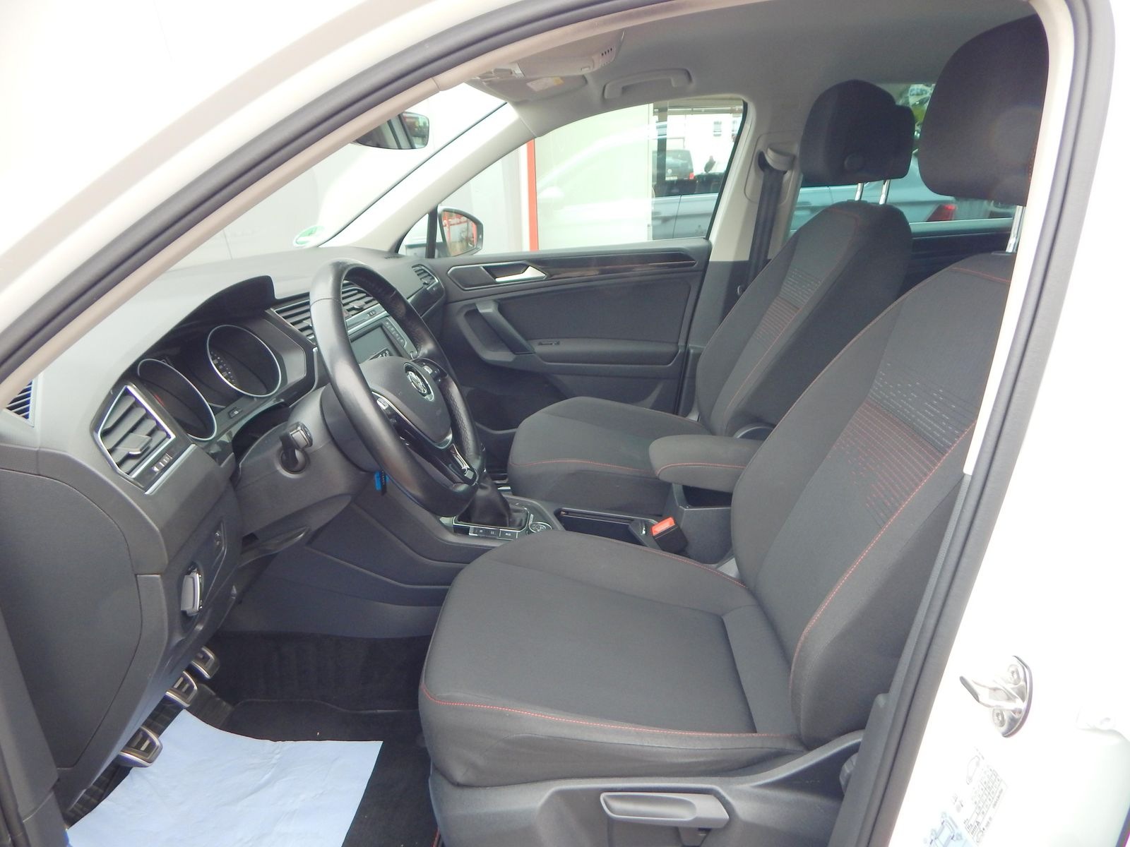 Volkswagen Tiguan Sound 2.0 TDI 4Motion NAVI SHZ PDC foto 7