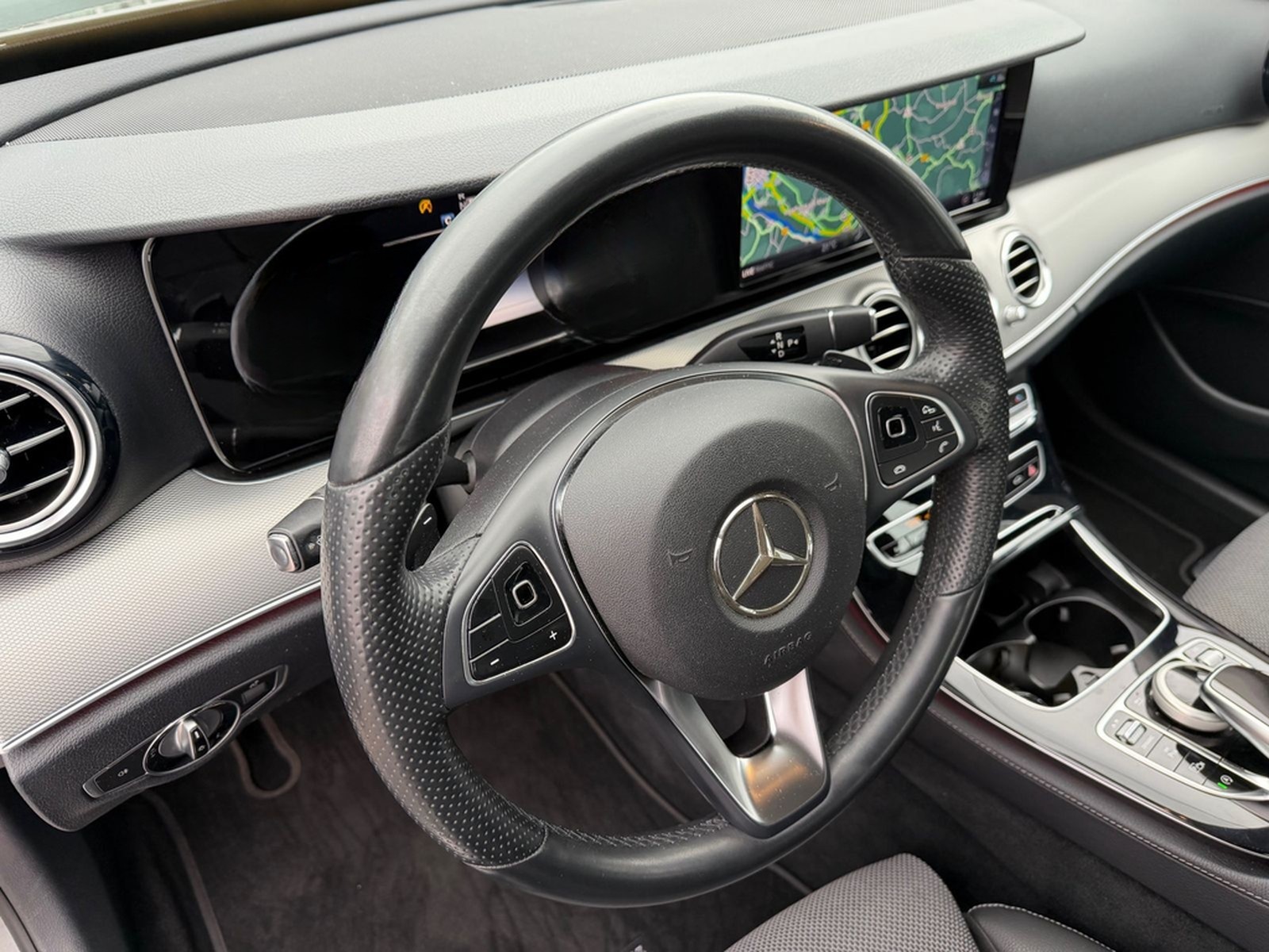 Mercedes-Benz E 200 AVATNGARDE+LED SCHEINWERFER+R-KAMERA+ foto 8