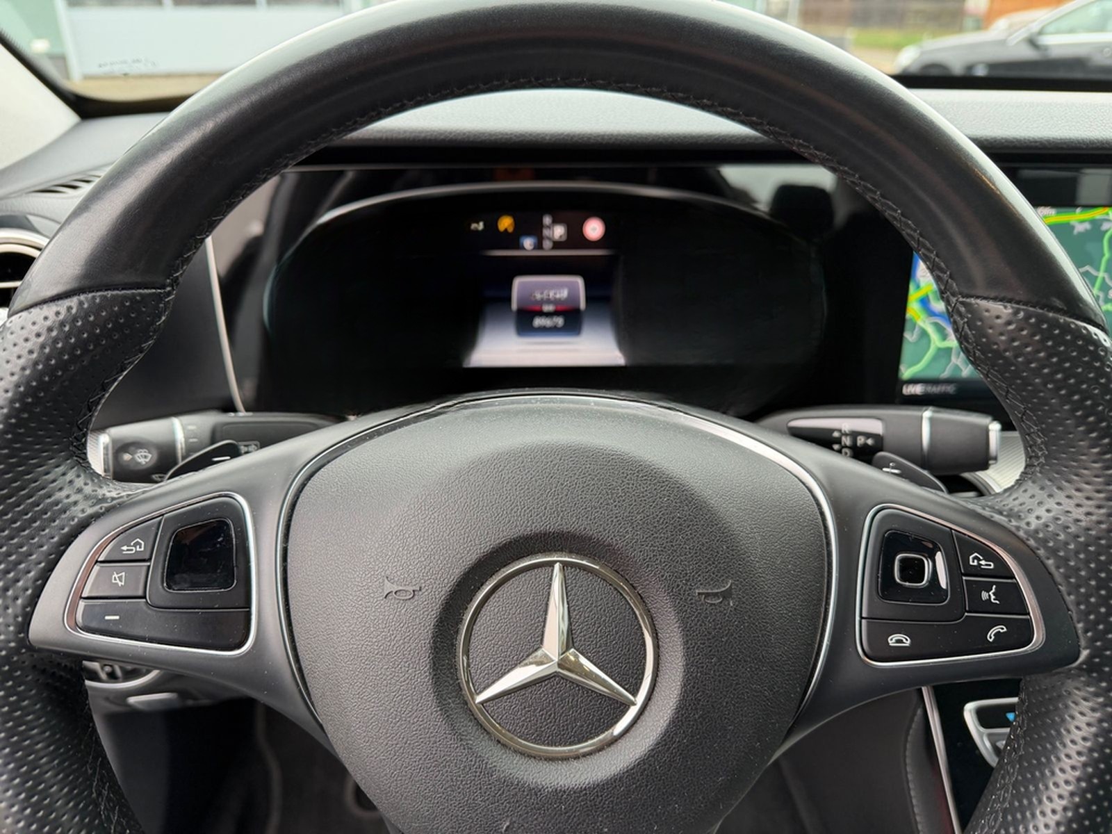 Mercedes-Benz E 200 AVATNGARDE+LED SCHEINWERFER+R-KAMERA+ foto 9
