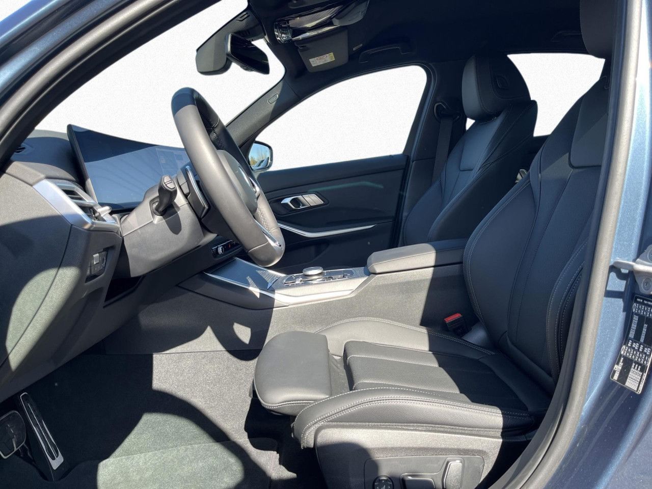 BMW 318d Lim M SPORT 360°,HiFi,HUD,Alu19,elSi,KomZu foto 13