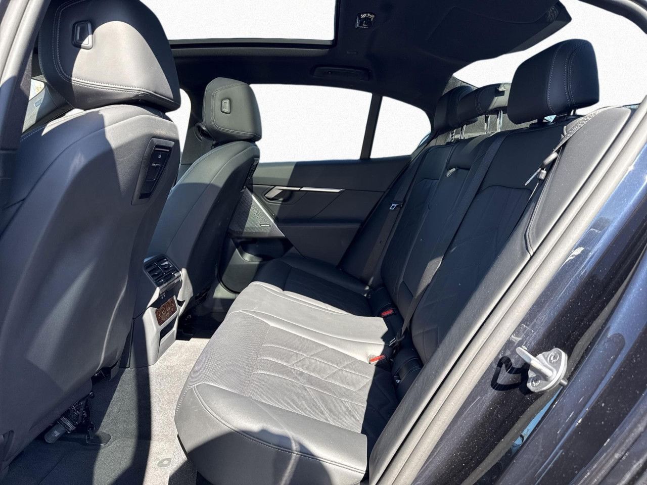 BMW 540dA xDrive M SPORT Pano,StHzg,KomSi,360°,St foto 17