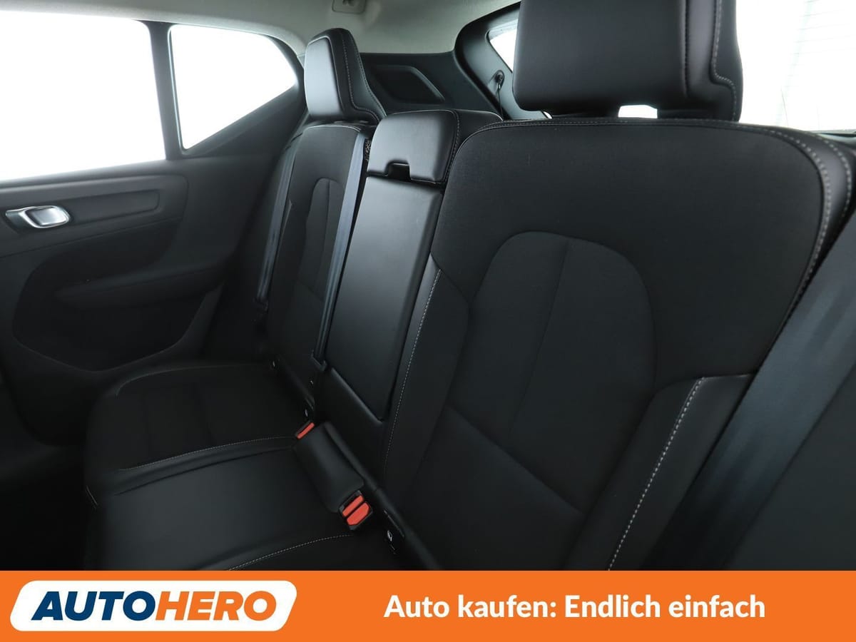 Volvo XC40 2.0 D3 Momentum Pro 2WD Aut NAVI LED TEMPO foto 14