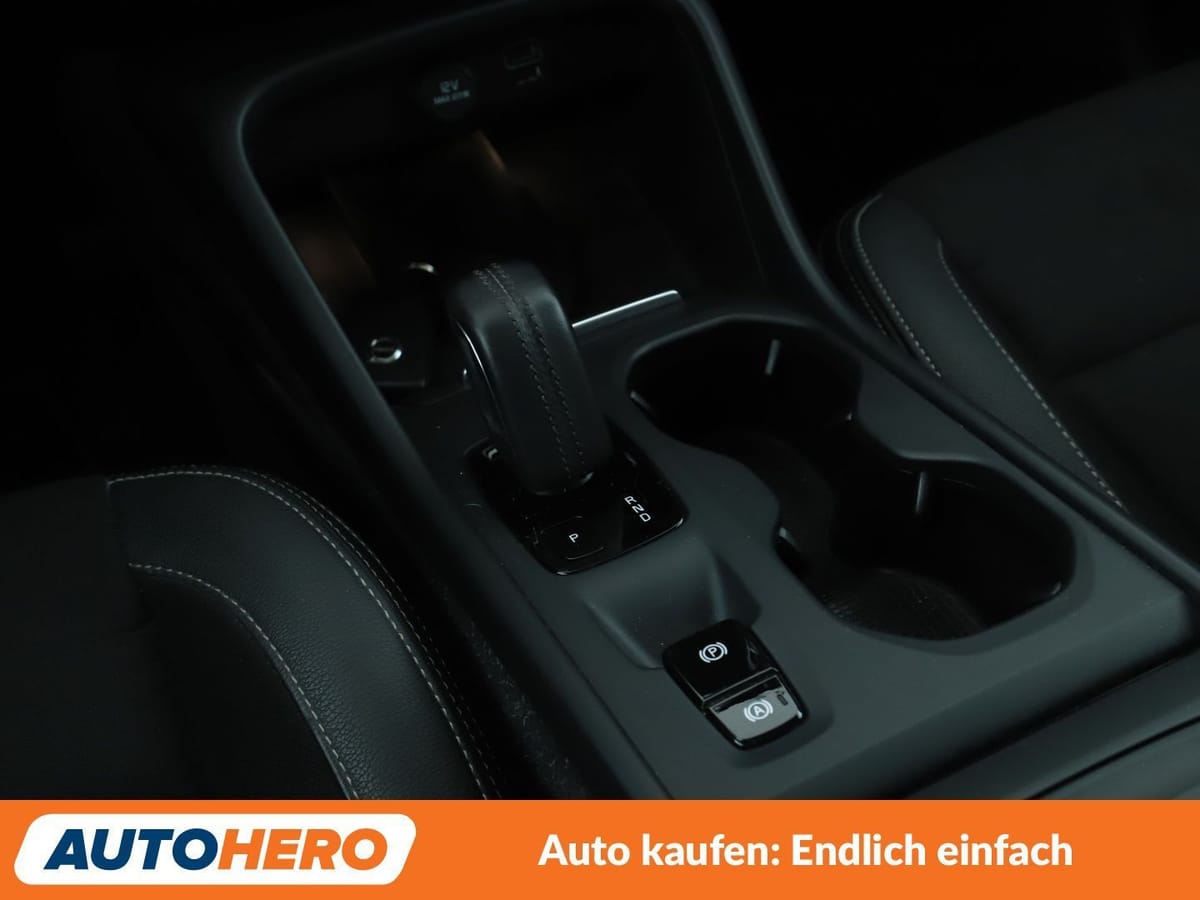 Volvo XC40 2.0 D3 Momentum Pro 2WD Aut NAVI LED TEMPO foto 24