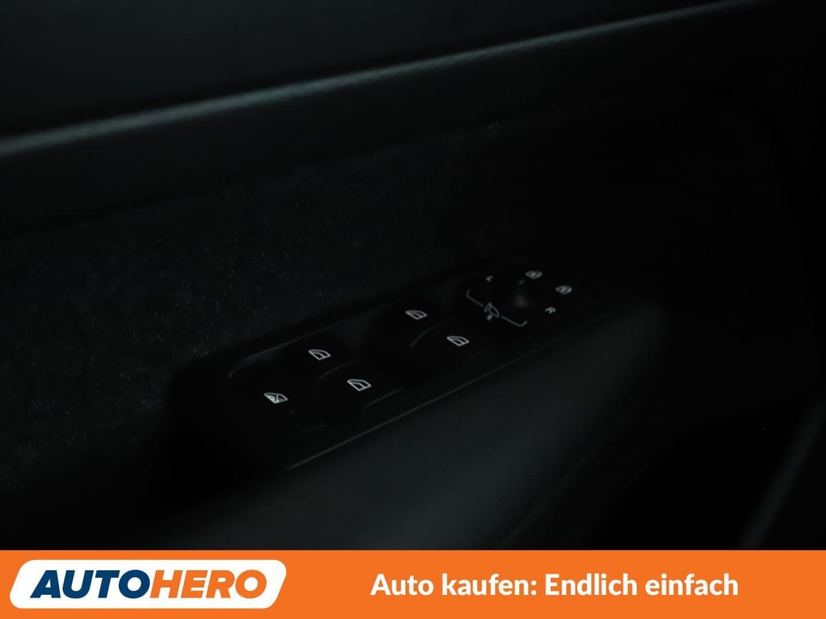 Volvo XC40 2.0 D3 Momentum Pro 2WD Aut NAVI LED TEMPO foto 25