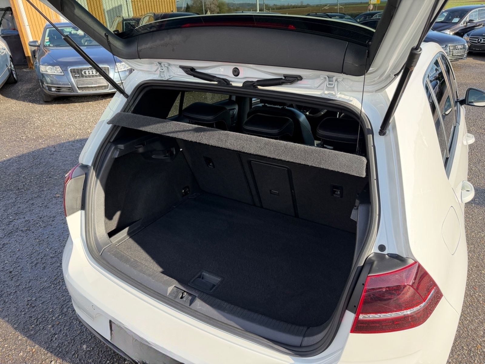 Volkswagen Golf VII Lim R 4Motion DSG LED Navi Kamera Leder foto 13