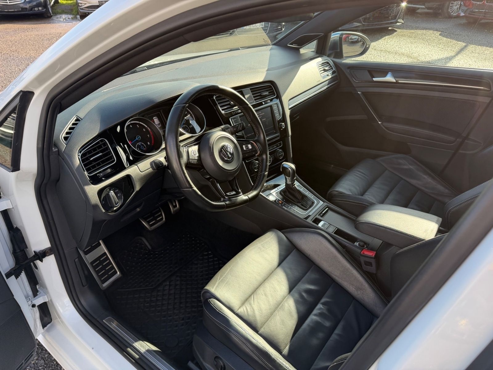 Volkswagen Golf VII Lim R 4Motion DSG LED Navi Kamera Leder foto 21