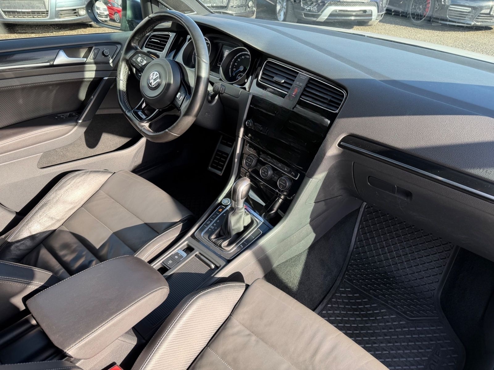 Volkswagen Golf VII Lim R 4Motion DSG LED Navi Kamera Leder foto 6