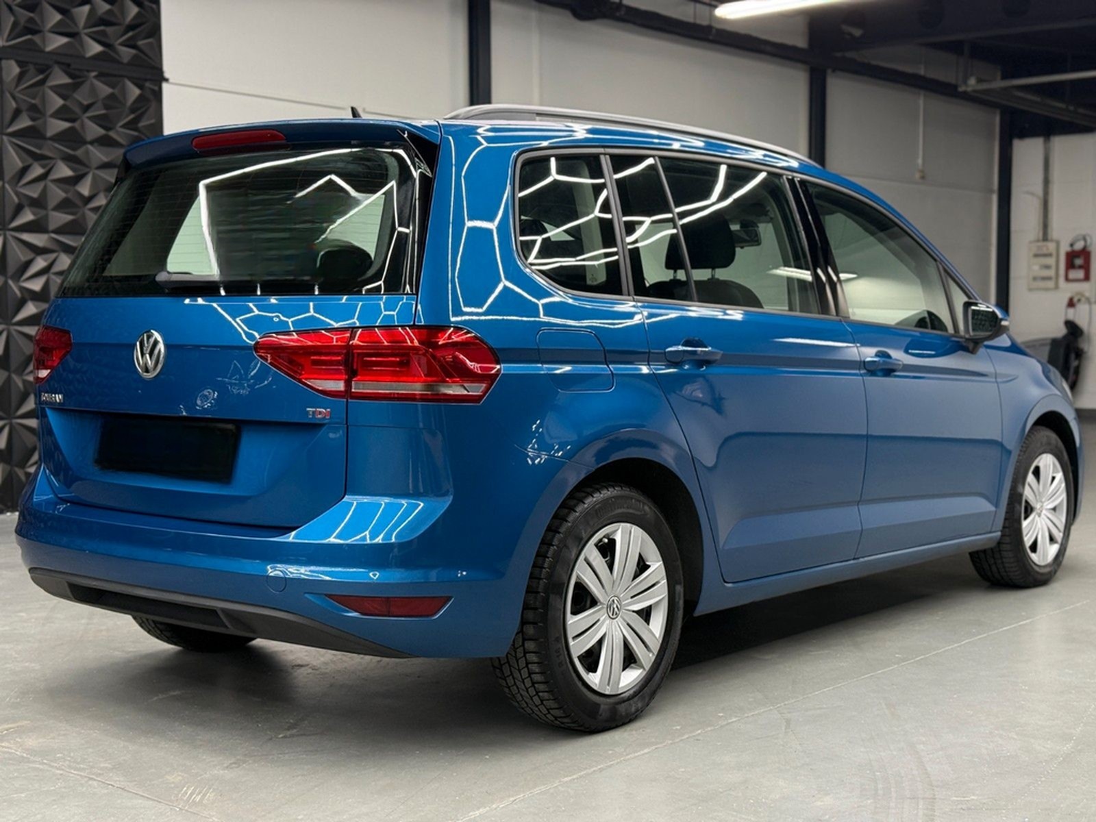 Volkswagen Touran 1.6 TDI DSG 1.HAND*AHK*SCHECKHEFT*KLIMA foto 11