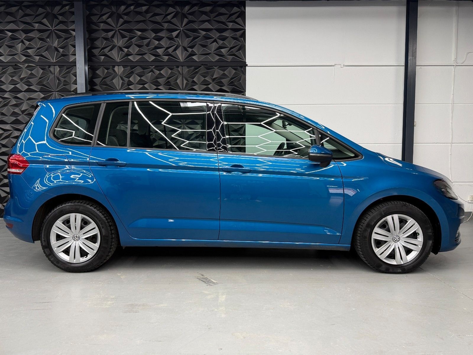 Volkswagen Touran 1.6 TDI DSG 1.HAND*AHK*SCHECKHEFT*KLIMA foto 12