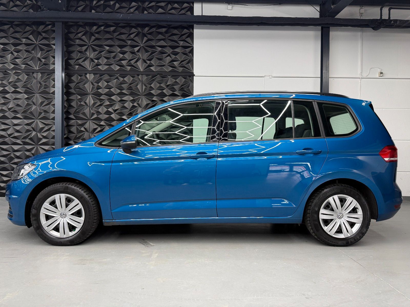Volkswagen Touran 1.6 TDI DSG 1.HAND*AHK*SCHECKHEFT*KLIMA foto 4