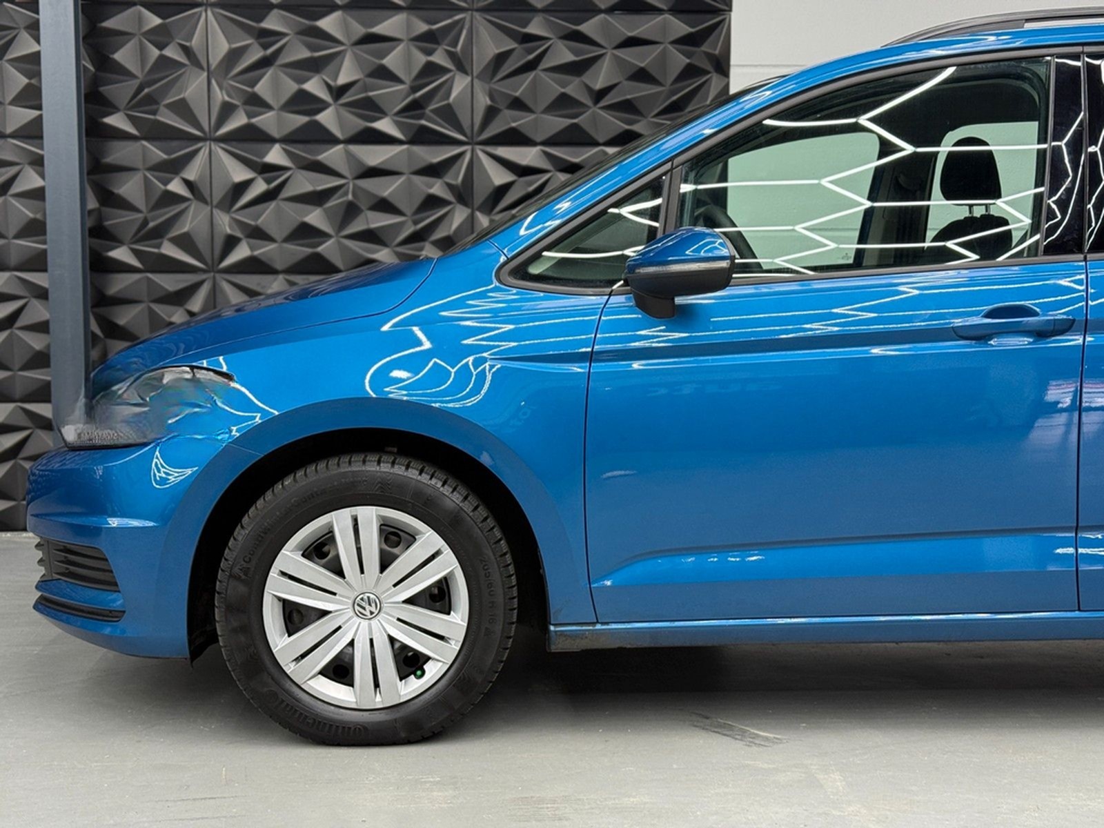 Volkswagen Touran 1.6 TDI DSG 1.HAND*AHK*SCHECKHEFT*KLIMA foto 5