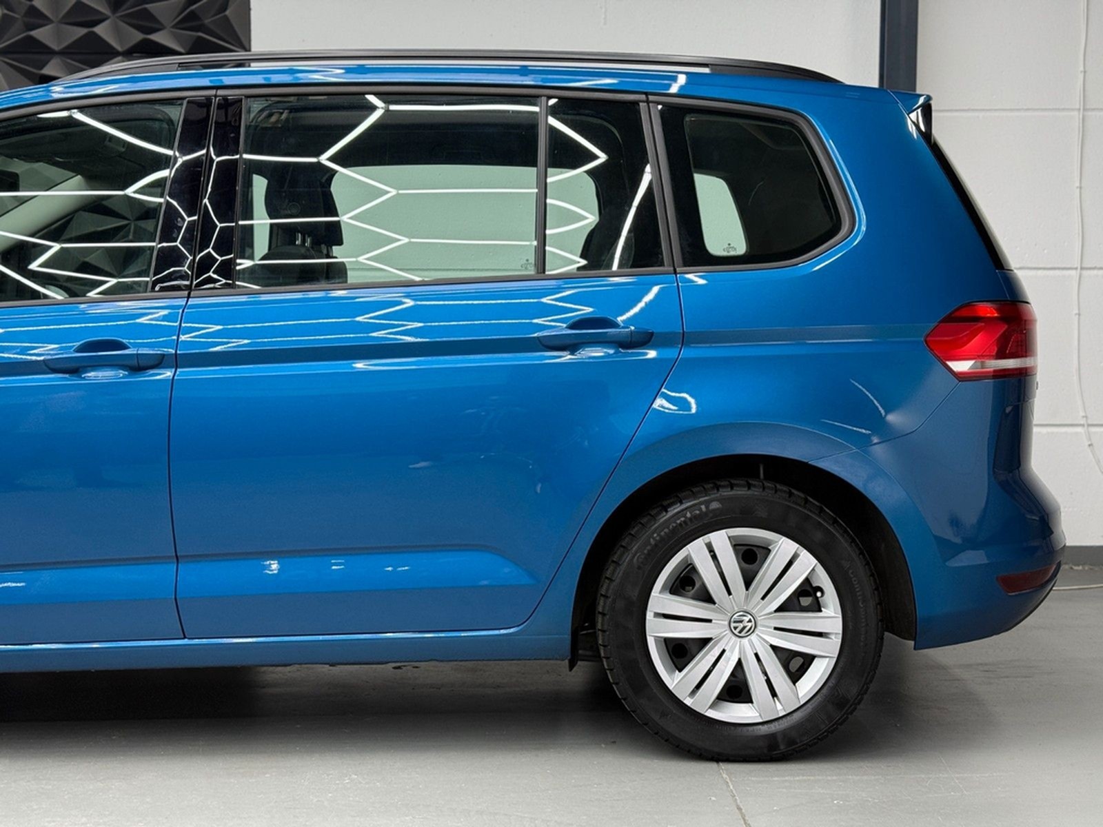 Volkswagen Touran 1.6 TDI DSG 1.HAND*AHK*SCHECKHEFT*KLIMA foto 6