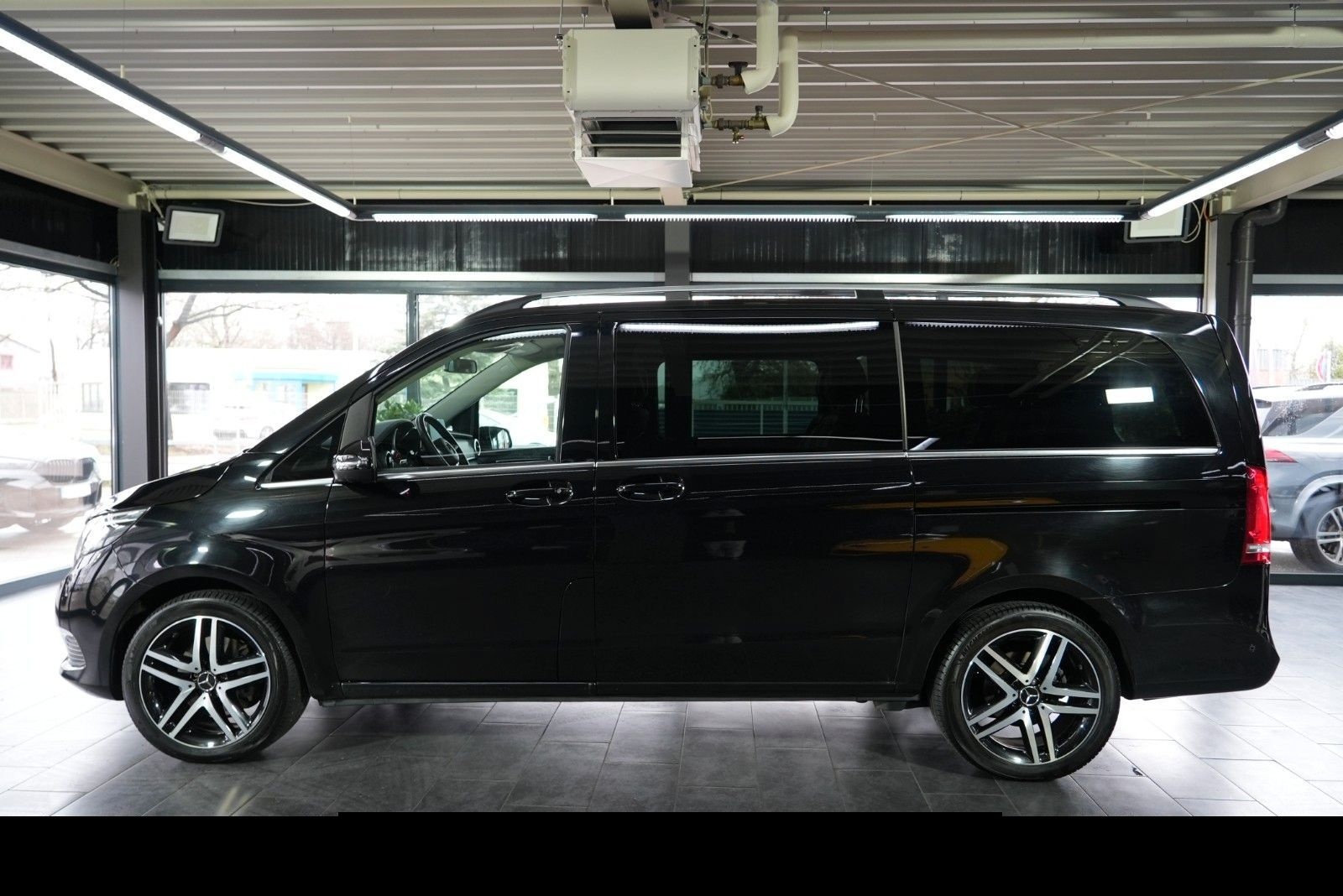 Mercedes-Benz V 220d Avantgarde Edition 4MATIC lang foto 3