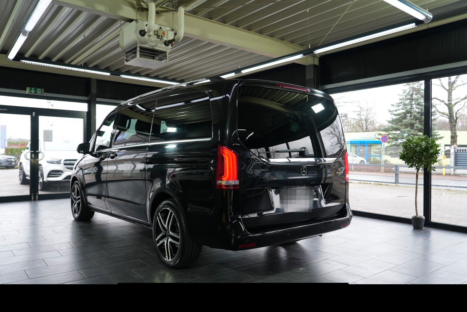 Mercedes-Benz V 220d Avantgarde Edition 4MATIC lang foto 4