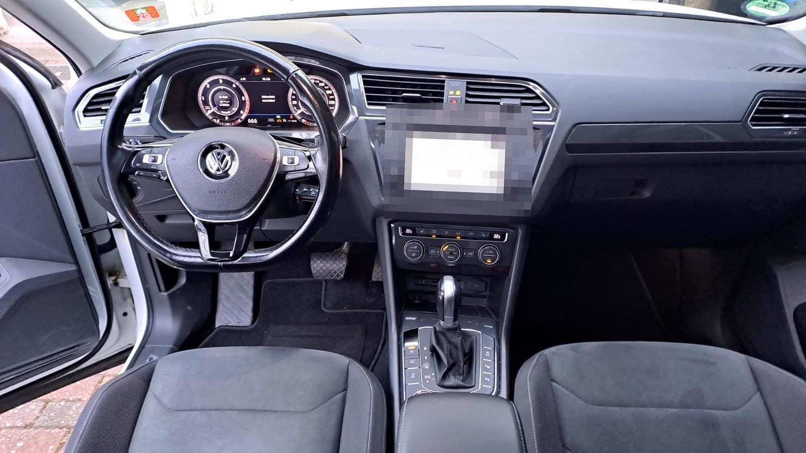 Volkswagen Tiguan 2.0 TDI 140kW DSG 4MOT  Highline PANO AHK foto 4