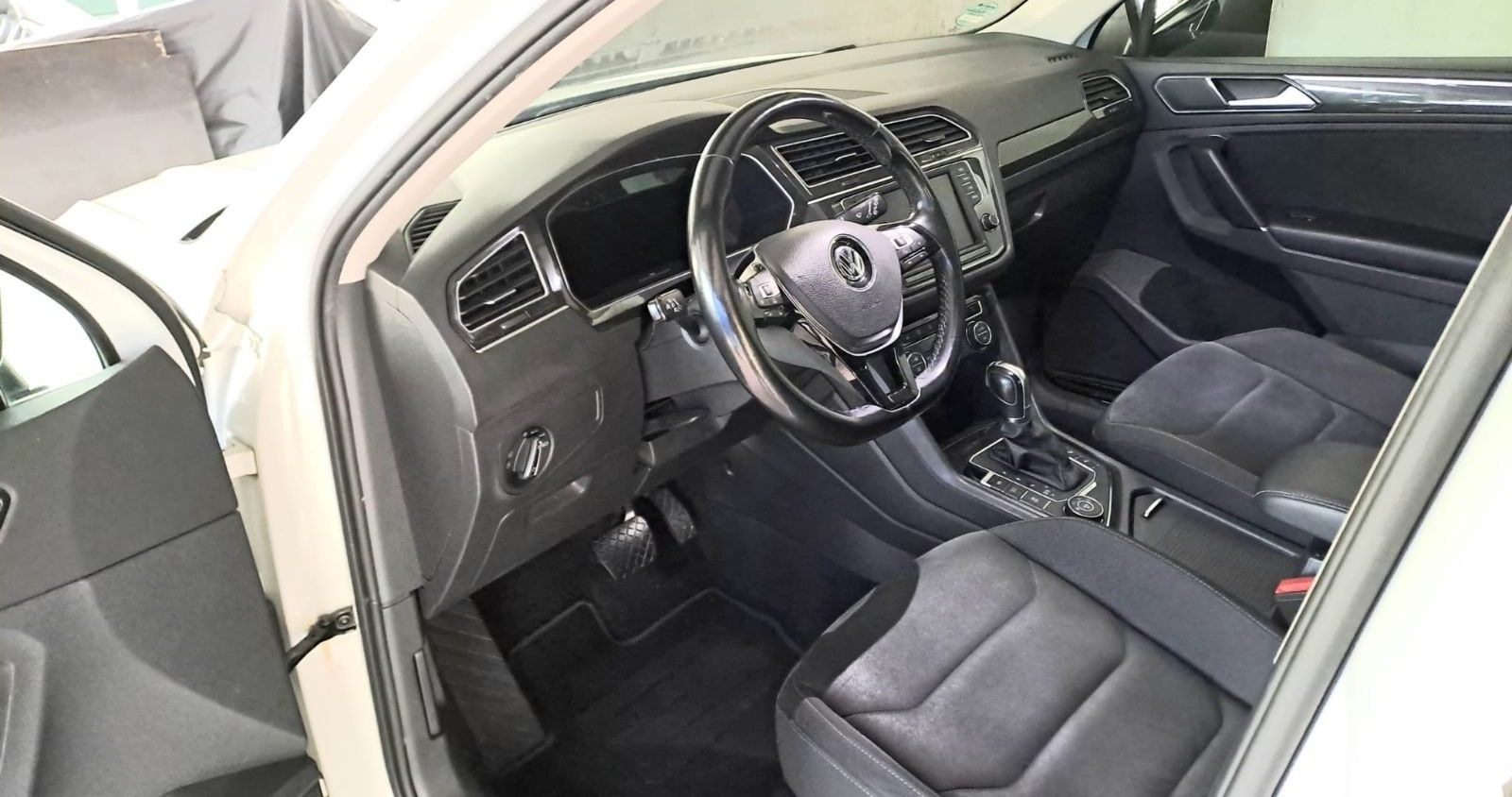 Volkswagen Tiguan 2.0 TDI 140kW DSG 4MOT  Highline PANO AHK foto 6
