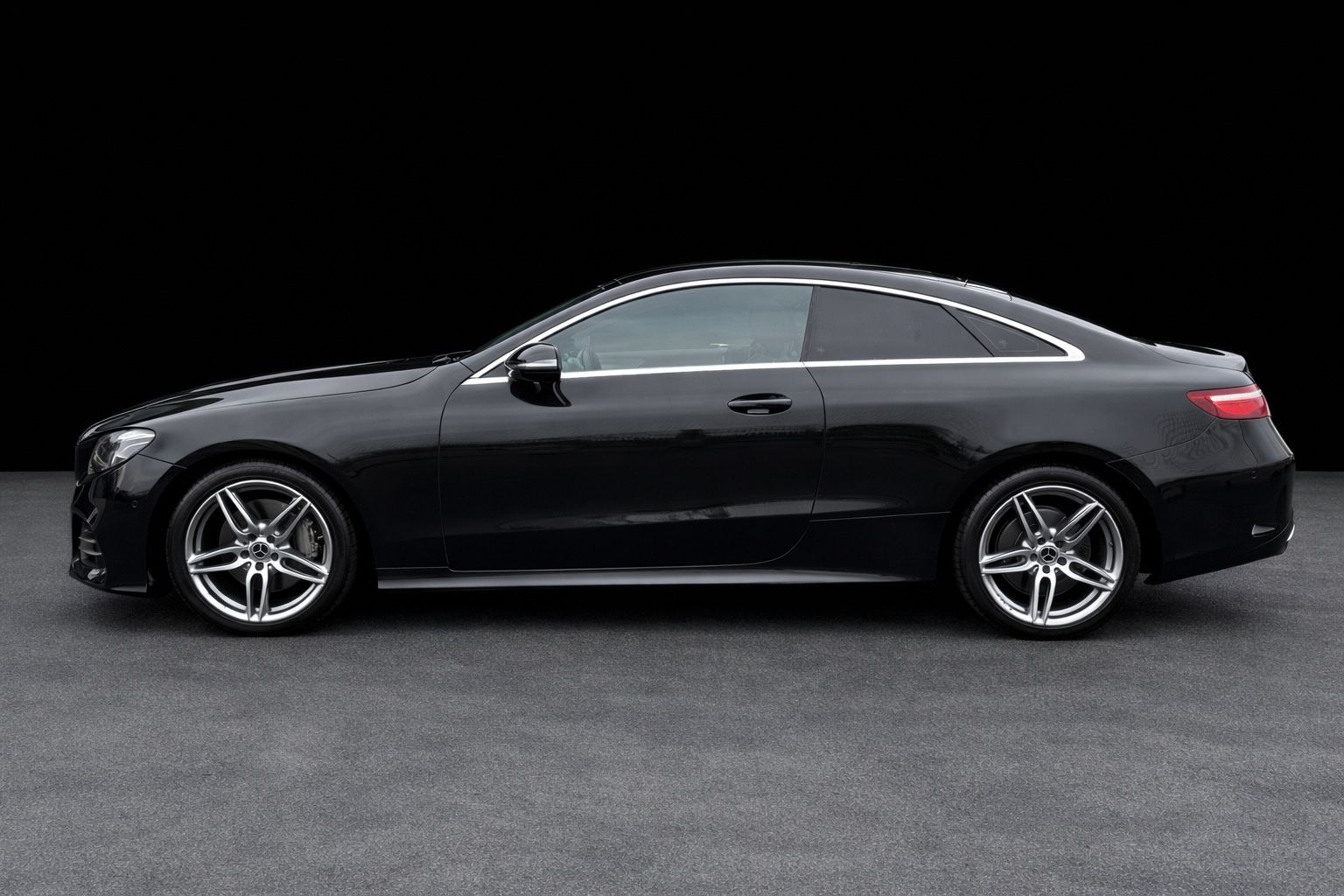 Mercedes-Benz E220d Coupe*AMG Line*Burmest*Ambient*Widescreen* foto 3