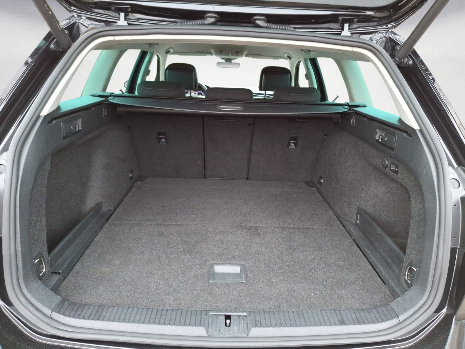 Volkswagen Passat Variant Passat Variant 2.0TDI R-Line Busi foto 13